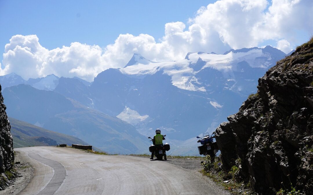 Luxury Powdercat Tours / Escape To The Colorado Rockies: Experience…